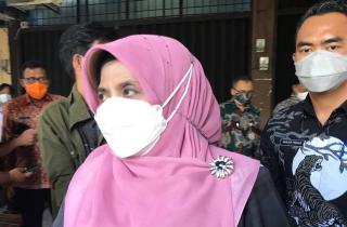 Wali Kota Tanjungpinang Rahma dan Suami Klarifikasi Soal Foto Berduaan di Kamar
