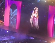 Taylor Swift Tiba di Singapura dengan Jet Pribadi Dikawal Ketat Petugas