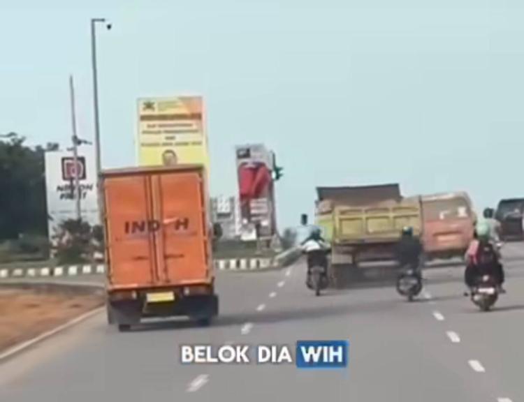Aksi Ugal-ugalan Sopir Truk di Batam Terekam Video Amatir, Bahayakan Pengguna Jalan