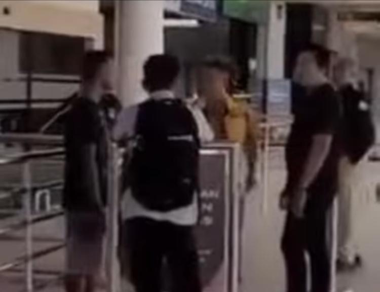 Detik-detik Seorang Pria yang Bawa Pisau di Bandara Hang Nadim Diringkus