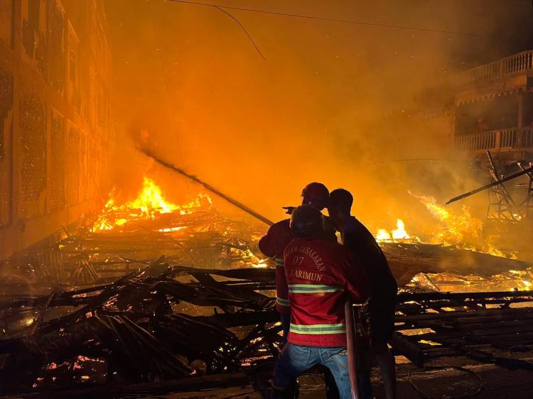 Tiga Unit Bangunan di Meral Karimun Ludes Terbakar, Diduga Akibat Konsleting Listrik