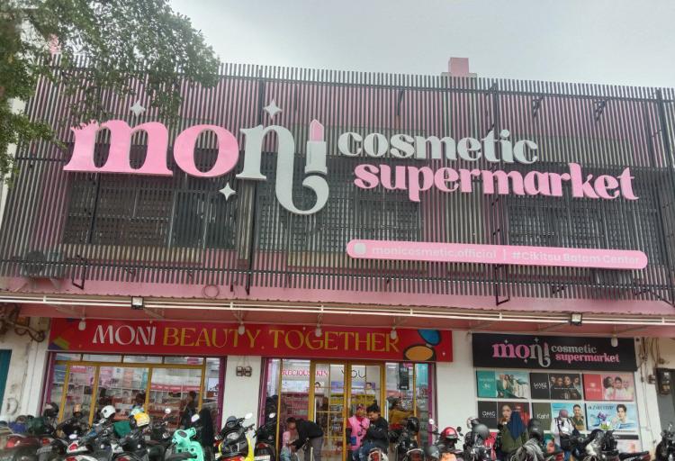 Moni Cosmetic Supermarket di Batam, Destinasi Belanja Kecantikan dengan Koleksi Terlengkap