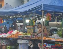 Kisah Perjuangan Wahyu, Penjual Buah di Pasar Kaget Batam